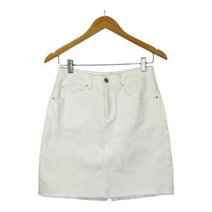 a loves a White Denim Mini Skirt Lightly Distressed Pockets Women‎ Size 29